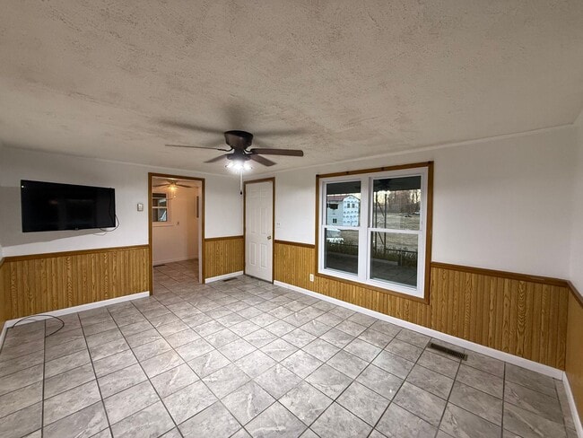 714 Crittenden Dr in Marion, KY - Building Photo - Building Photo