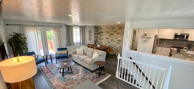 642 Star Crest Dr W in Salt Lake City, UT - Foto de edificio - Building Photo