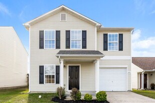 2803 Creekbend Dr in Nashville, TN - Building Photo