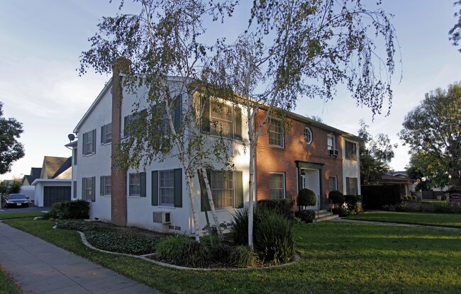 856 N Euclid Ave in Ontario, CA - Foto de edificio - Building Photo