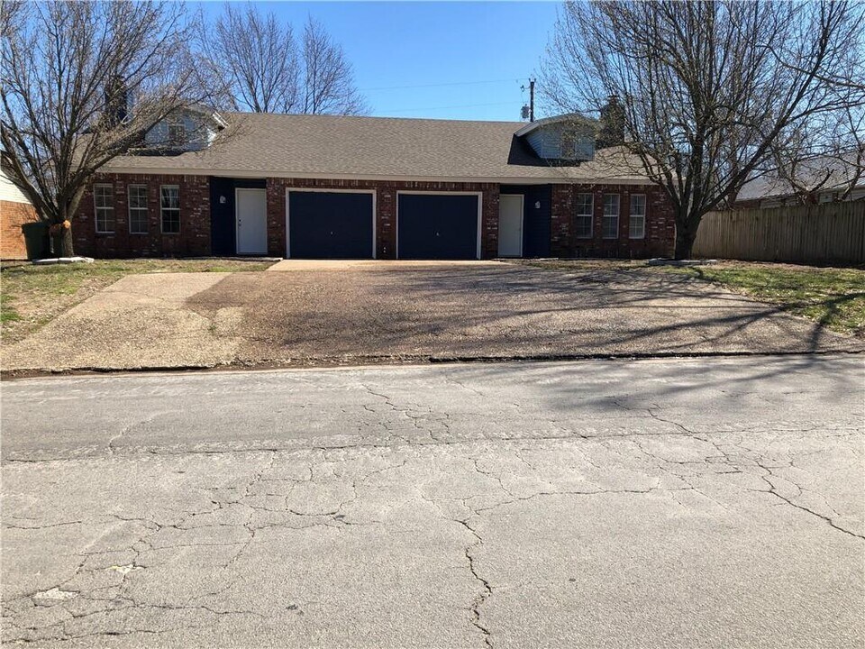 1127 S 26th St in Rogers, AR - Building Photo