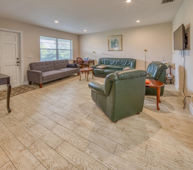 301 S Lakeside Dr in Lake Worth Beach, FL - Building Photo - Building Photo
