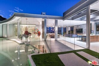 1814 N Doheny Dr, Unit 563012 in Los Angeles, CA - Foto de edificio - Building Photo