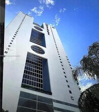 1717 N Bayshore Dr, Unit A1448 in Miami, FL - Foto de edificio - Building Photo