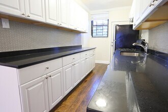 709 W Roscoe St, Unit J04P in Chicago, IL - Foto de edificio - Building Photo