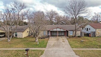 6305 Emerald Forest Dr in Austin, TX - Building Photo
