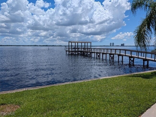 15493 Admiralty Cir in North Fort Myers, FL - Building Photo - Building Photo