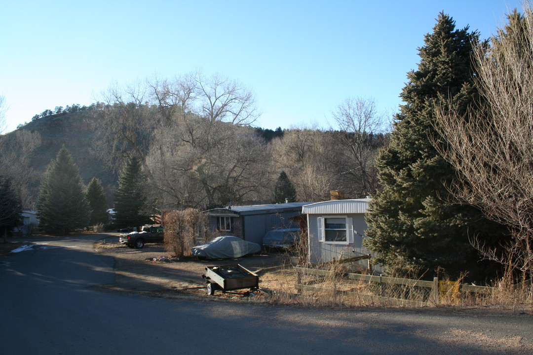 501 W Main St in Lyons, CO - Foto de edificio