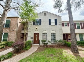 12959 Trail Hollow Dr in Houston, TX - Building Photo