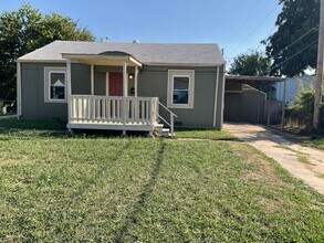 218 W Douglas Dr in Midwest City, OK - Building Photo - Building Photo