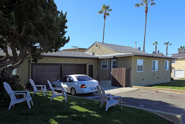 902 Tait St in Oceanside, CA - Building Photo - Building Photo