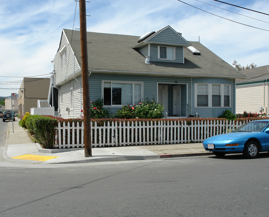 41 N Claremont St in San Mateo, CA - Building Photo