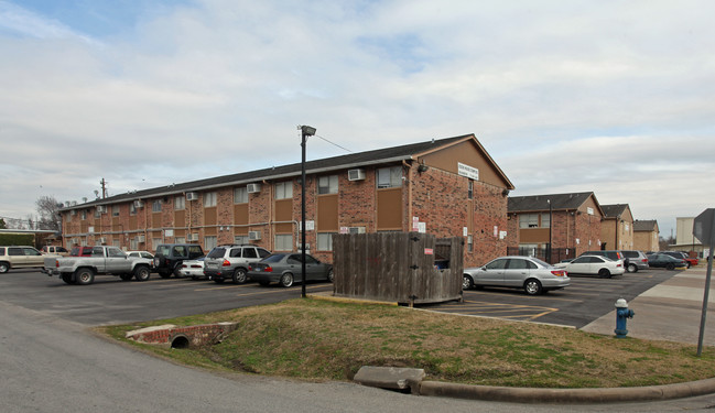 Essex House in Houston, TX - Building Photo - Building Photo