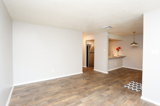 Lamar Place Apartments in Austin, TX - Building Photo - Interior Photo