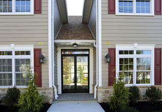 Two Oaks in Woodbridge, NJ - Foto de edificio - Building Photo