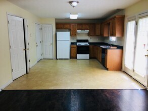 5022 Lea Ann Way in Louisville, KY - Foto de edificio - Building Photo