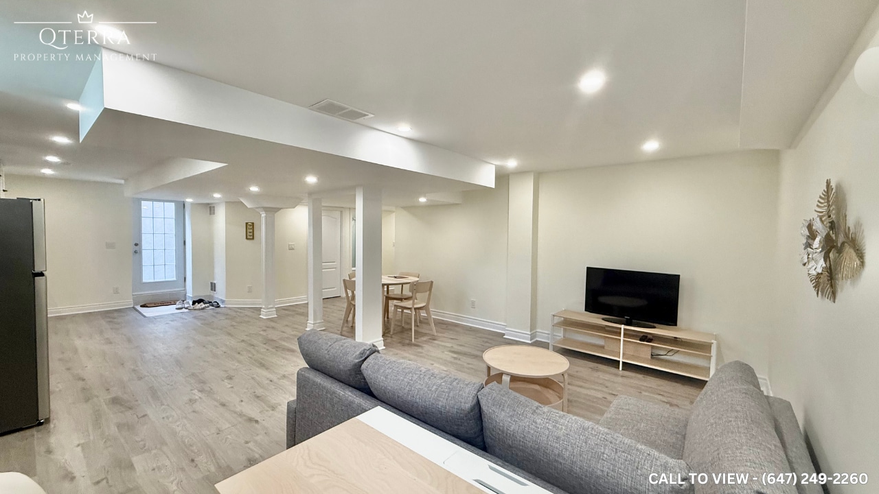 4762 Doug Wright Dr in Burlington, ON - Building Photo