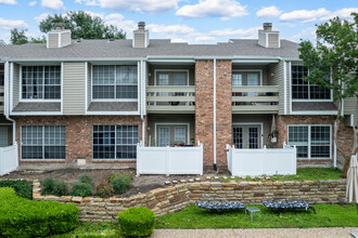 Woodlands II on The Creek in Dallas, TX - Building Photo - Building Photo