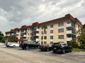 4170 Inverrary Dr, Unit 406 in Lauderhill, FL - Building Photo