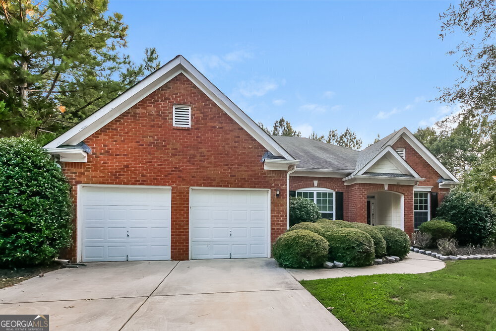 702 Dragonfly Cir in Locust Grove, GA - Building Photo