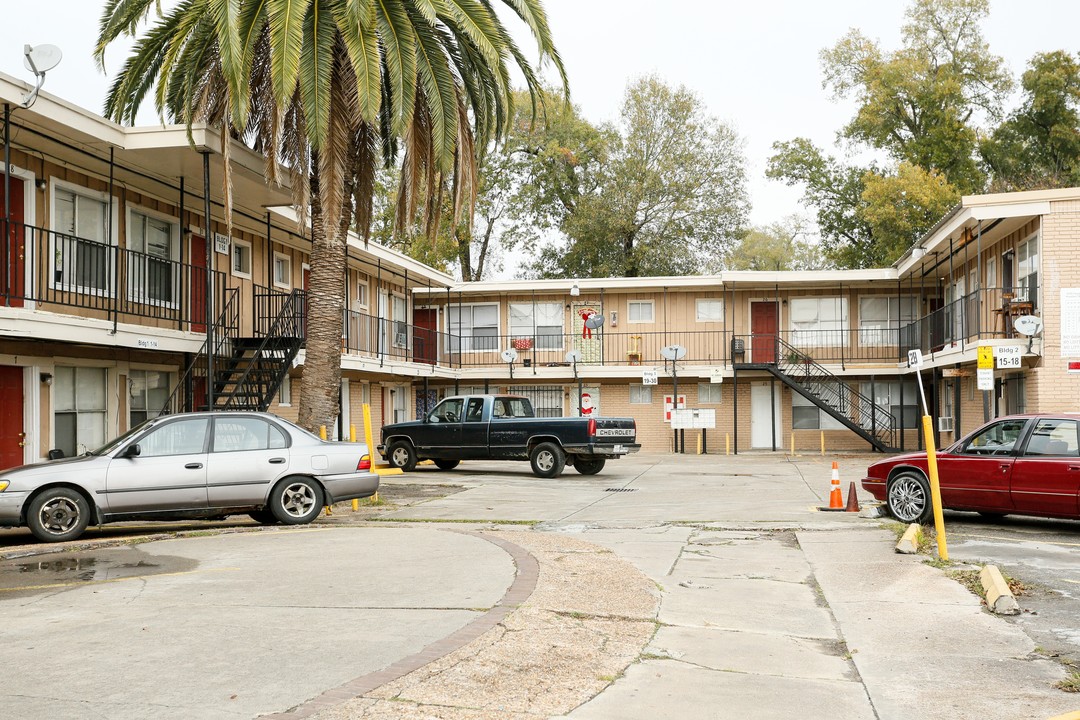 Sunset Valley Apartments in Houston, TX - Building Photo