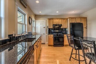 38 Hood St in Newton, MA - Building Photo - Building Photo