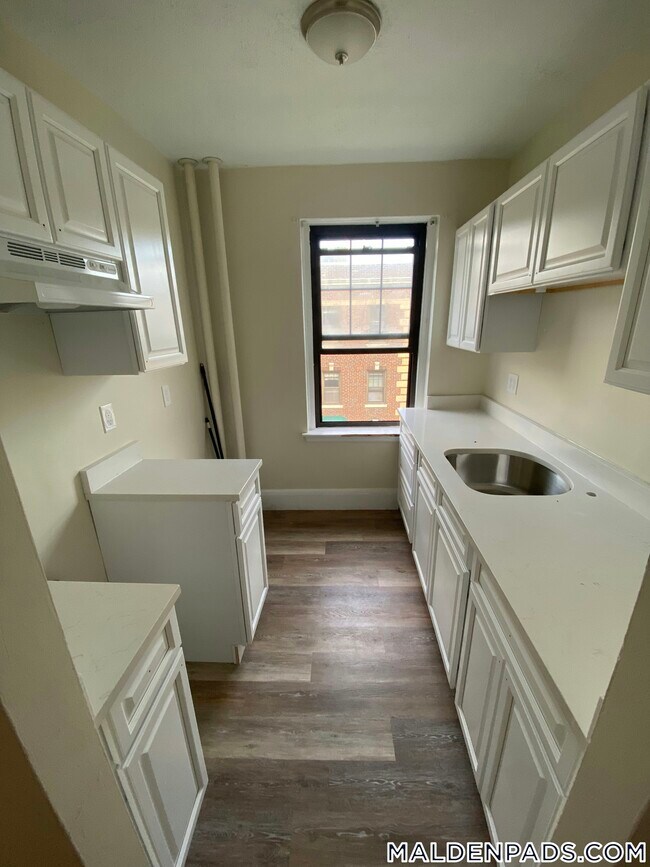 349 Pleasant St in Malden, MA - Building Photo - Building Photo