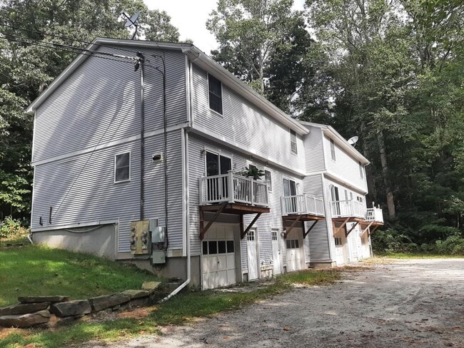 27 N Main St in Essex, CT - Building Photo - Building Photo