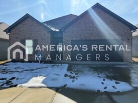 2152 Ellsworth Dr in Cullman, AL - Building Photo