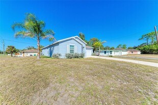 1263 Somerset St in Port Charlotte, FL - Building Photo