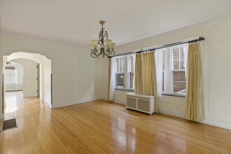 7409 N Claremont Ave in Chicago, IL - Foto de edificio - Building Photo