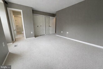 6046 Bonnie Bern Ct in Burke, VA - Building Photo - Building Photo