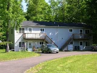 Hyde Park Apartments in Panama, NY - Foto de edificio