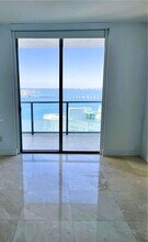 1300 Brickell Bay Dr, Unit 3204 in Miami, FL - Building Photo - Building Photo