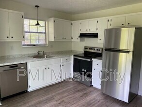 206 Reeves St in Dickson, TN - Building Photo - Building Photo