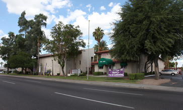 Camelback Vista in Phoenix, AZ - Building Photo - Building Photo