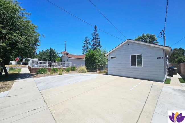 8454 Zelzah Ave in Northridge, CA - Building Photo - Building Photo