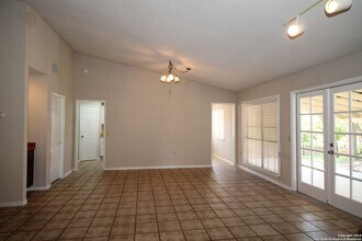 10305 Vigilante Trail in Converse, TX - Building Photo - Building Photo