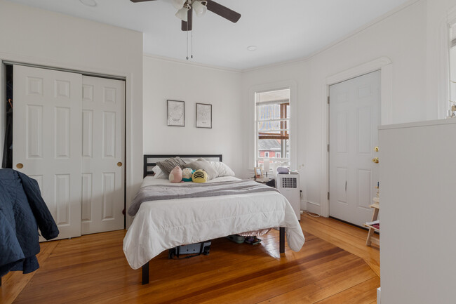 19 Malvern Ave, Unit A in Somerville, MA - Building Photo - Building Photo