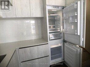 12 David Eyer Rd in Richmond Hill, ON - Building Photo - Building Photo