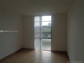 16851 NE 23rd Ave, Unit 119 in North Miami Beach, FL - Building Photo - Building Photo