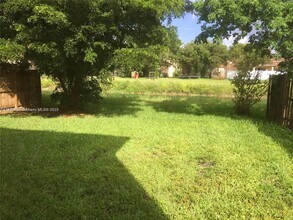 1064 NE 41st Ave in Homestead, FL - Building Photo - Building Photo