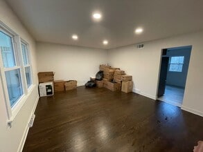 21490 Jill Ct in Brookfield, WI - Building Photo - Building Photo