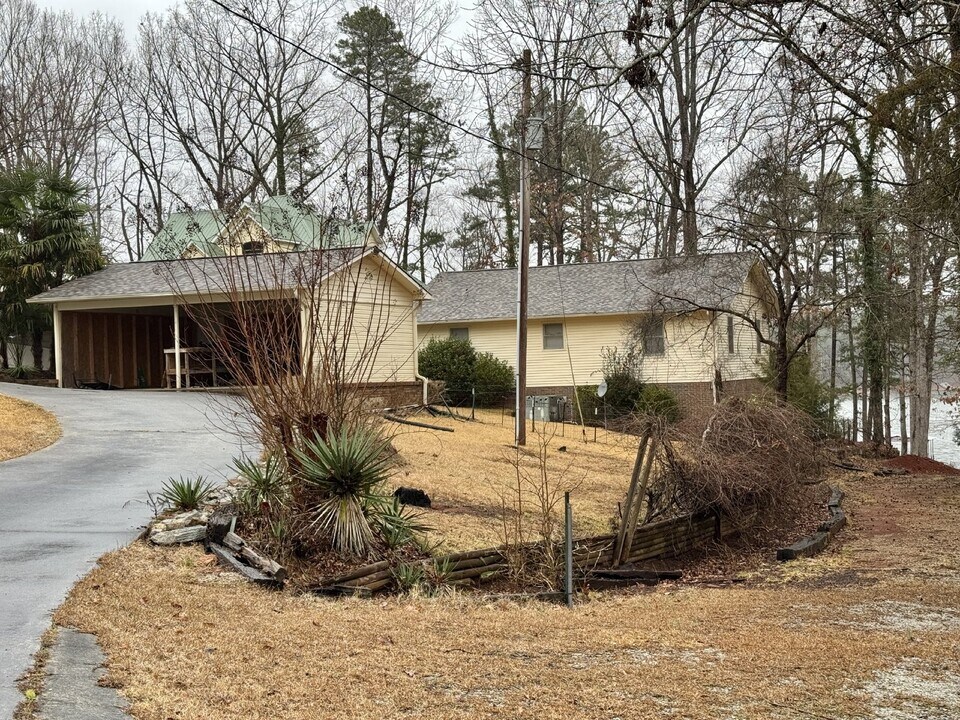 242 Bertha Allen Rd in Westminster, SC - Building Photo