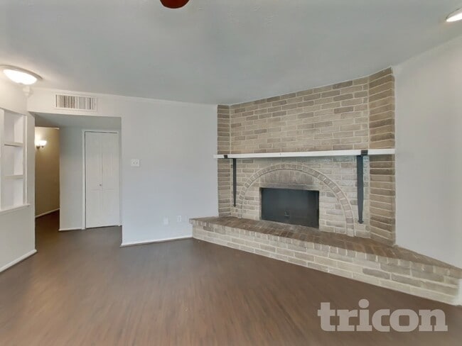 2655 Lark in Humble, TX - Foto de edificio - Building Photo