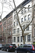 43 W 69th St in New York, NY - Building Photo - Building Photo