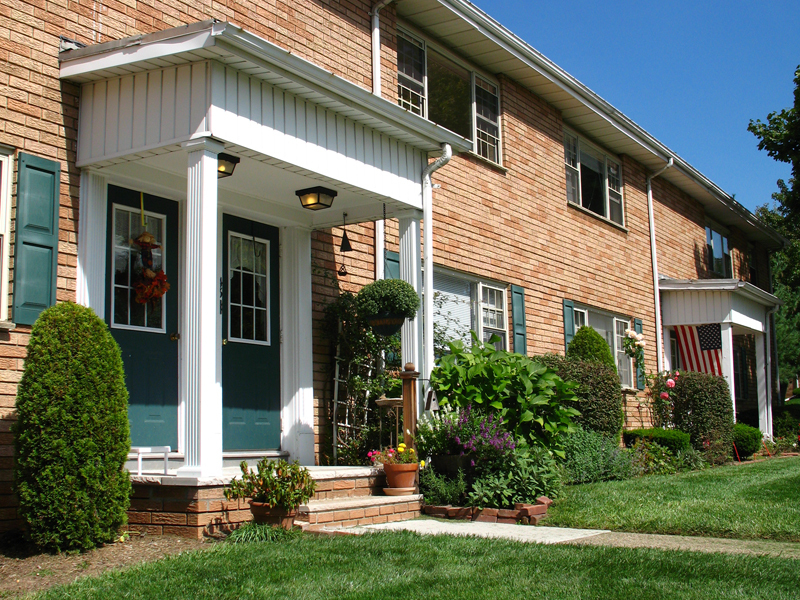 Berdan Court in Wayne, NJ - Building Photo