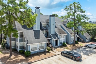 Pine Lake Village in Houston, TX - Building Photo - Building Photo