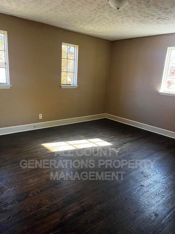 572 Sunset View Dr in Akron, OH - Building Photo - Building Photo