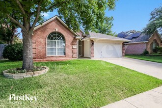 9037 San Joaquin Trail, Unit 24 in Fort Worth, TX - Building Photo - Building Photo